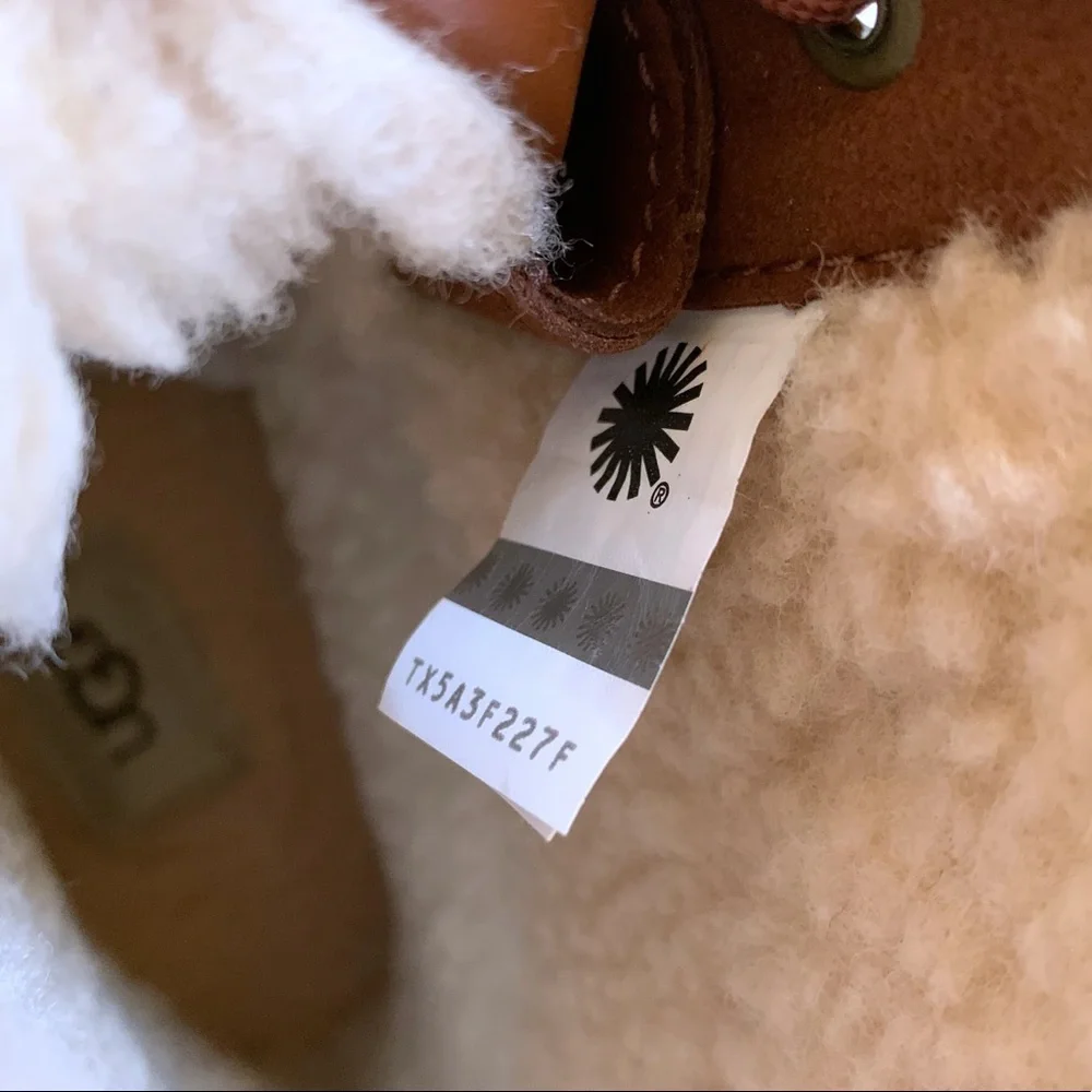 UGG Men’s Felton Waterproof Leather Boots - Picture 7 of 7